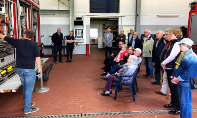 Der 2. Gruppe wurde von Ulli Lier und Michael Taphorn der Alarmierungsablauf und die Fahrzeugausrstung erklrt.