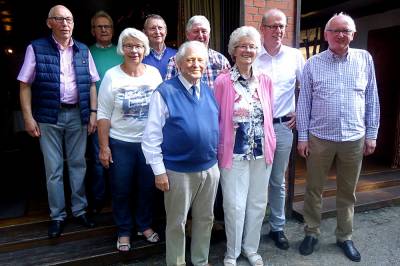 3. Der Vorstand nach getaner Arbeit, ergnzt durch berraschend eingetroffene Gste aus dem Stadtrat. Von links:  Gottfried Grieshop, Otto Rauert, Ingelore Meistermann, Franz Benediek, Helmut Backhaus, Joachim Zumbrgel, Angela Uptmoor, Claus Dalinghaus, Norbert Krmpelbeck. 