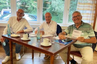 Delegierte des SU-Kreisverbandes Vechta: v. links: Heinz Brer; F.-J. Schumacher; Clemens Kauling