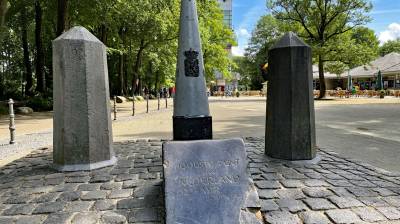 Das Dreilndereck in Vaals ist der Ort, an dem Belgien, Deutschland und die Niederlande aufeinandertreffen. Mit einer Hhe von 323 Metern ist er auch der hchste Punkt der Niederlande (mit Ausnahme der karibischen Staaten des Knigreichs der Niederlande). 